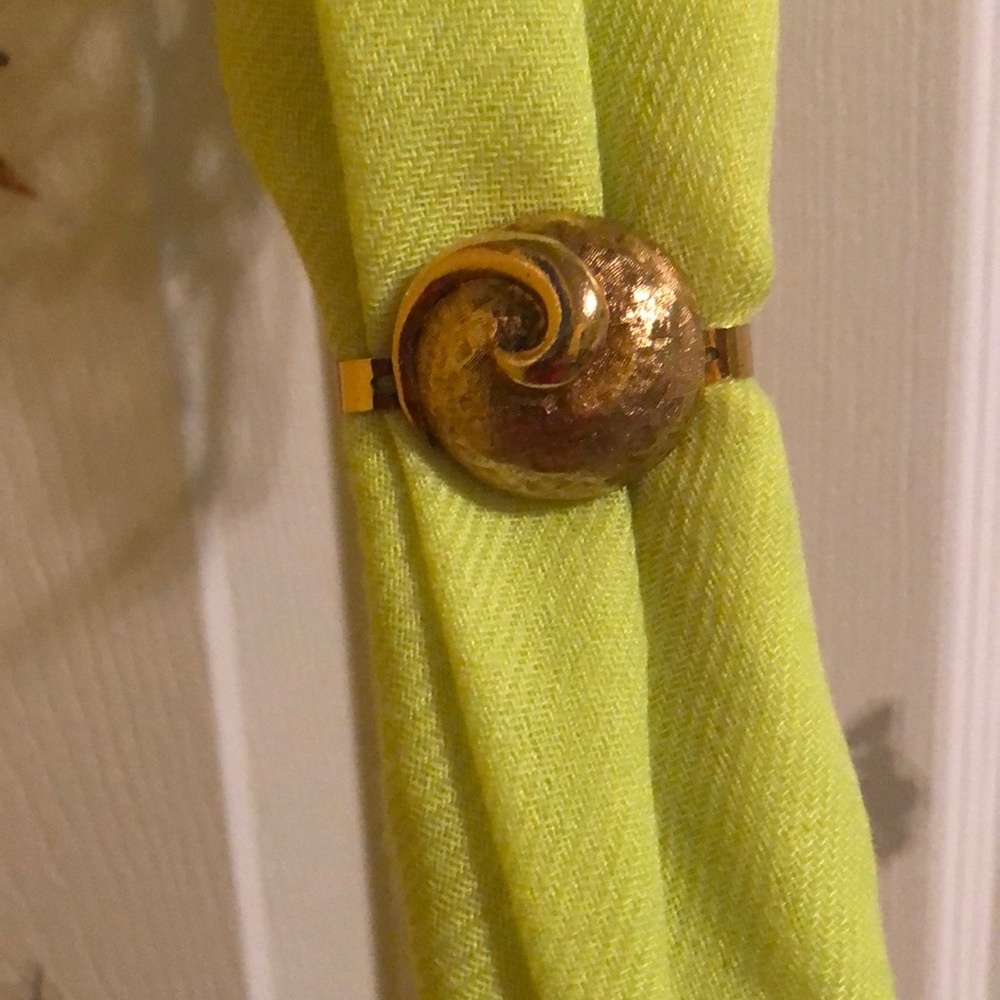 Scarf 🧣 Clip - Picture 5 of 7